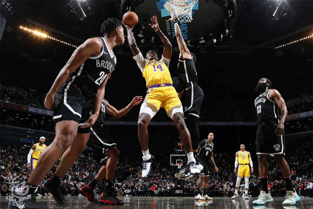 开云体育登录-止血！湖人队取得胜利，力挽回季后赛战绩